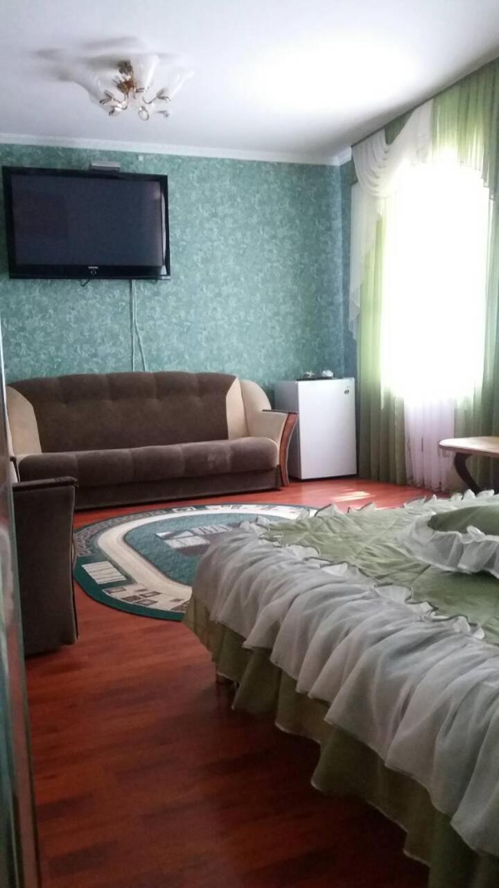 Hotel Tropicana Svitlovodsʼk Exteriör bild