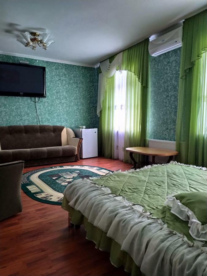 Hotel Tropicana Svitlovodsʼk Exteriör bild