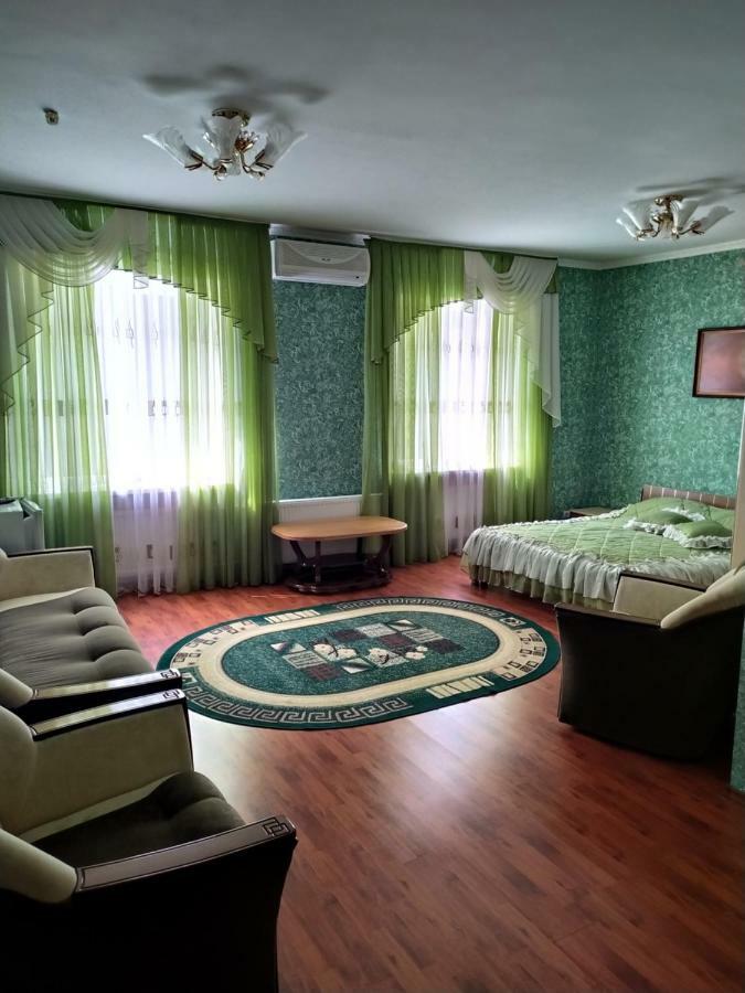Hotel Tropicana Svitlovodsʼk Exteriör bild